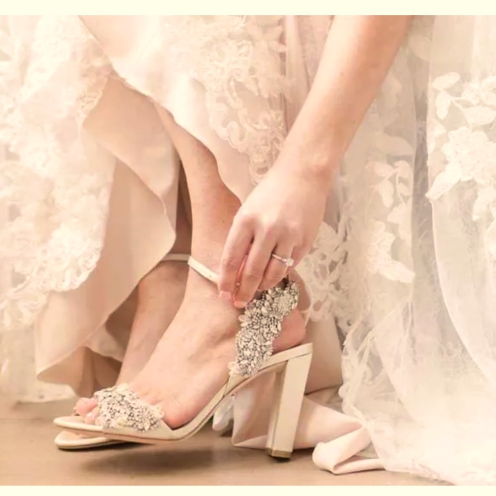 Badgley Mischka libby ivory satin wedding bridal formal shoes 8 NWB